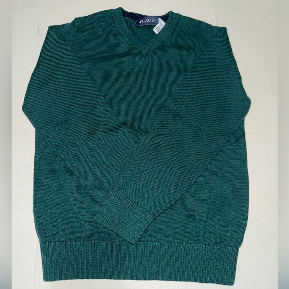 Boys green Sweater size 5/6.